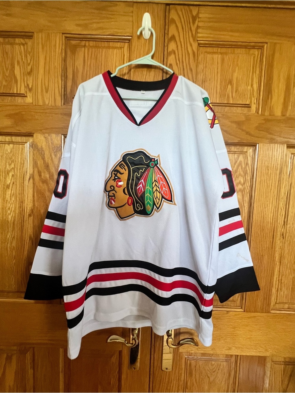 CCM Chicago Blackhawks - Vintage White Hockey Jersey with Classic Crest